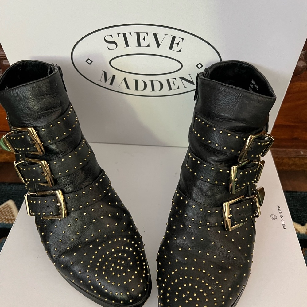 Steve Madden “Madhouse” Buckle Black Leather Gold Studded Ankle Boots Size 6.5! - Picture 7 of 14